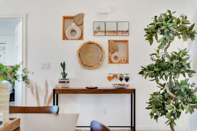 Building Photo - Boho Style 4 Bedroom 2 Bath Home, Fully Furnished