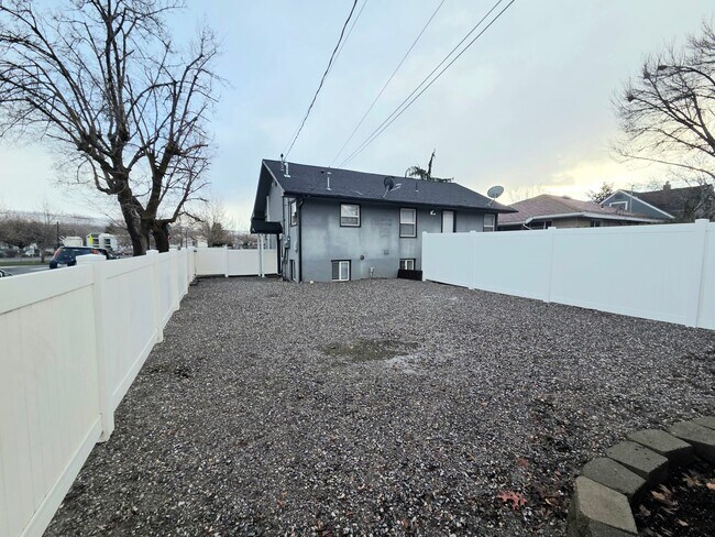 Building Photo - 300 S Franklin Ave