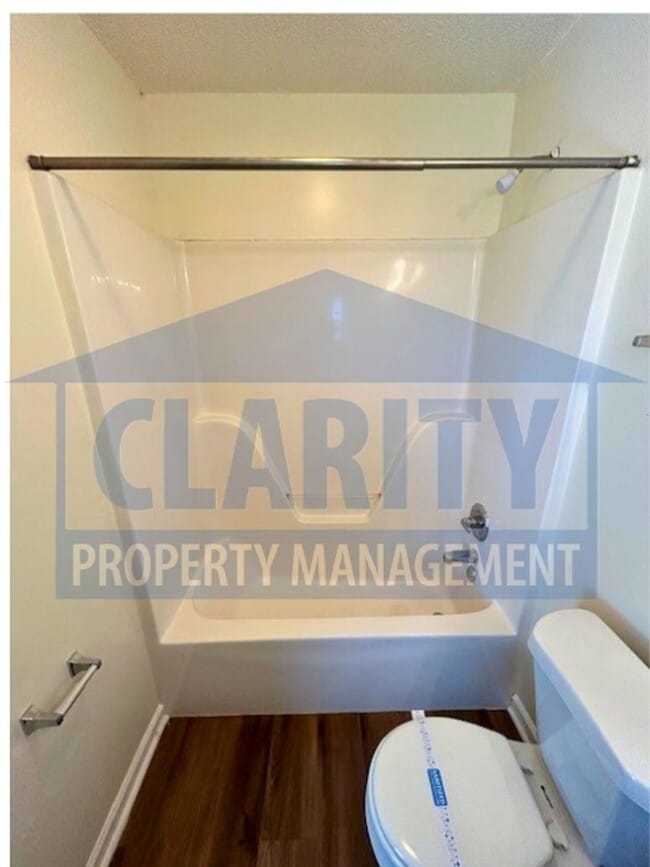 Building Photo - Two bedroom townhome w/ garage!