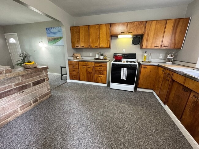 Building Photo - 2 bed, 1 bath home for rent in Hudson available IMMEDIATELY