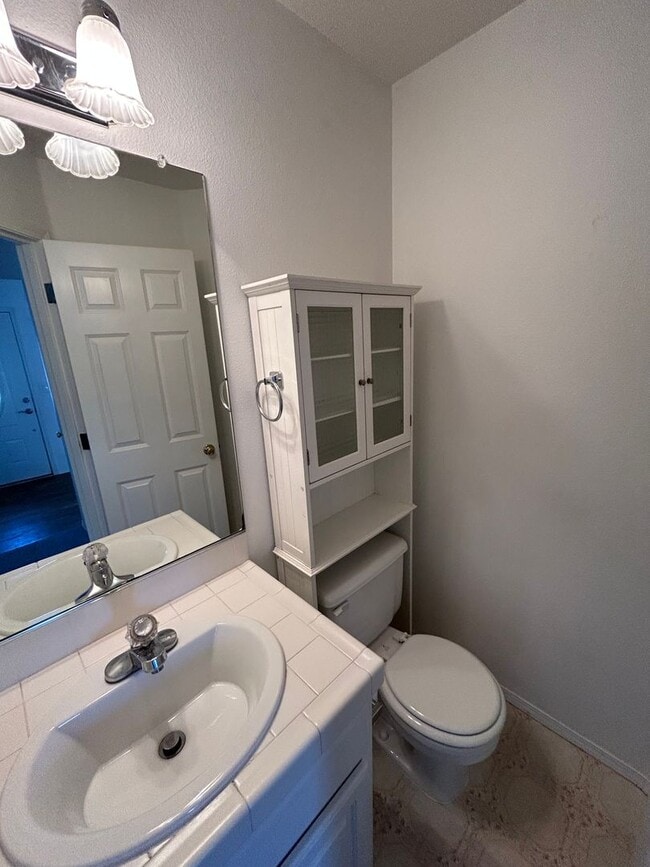 Building Photo - Nice 3 bed/2 1/2 bath near Grandhaven Elem...