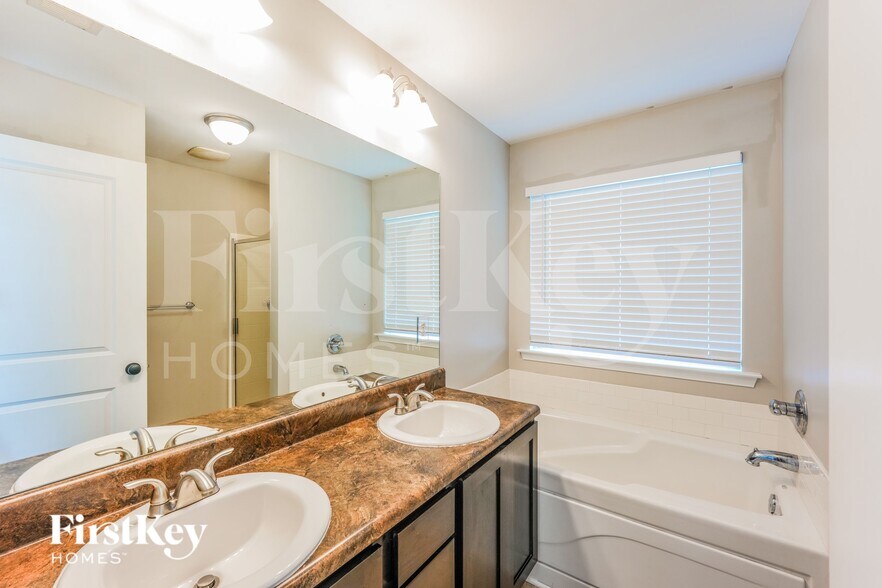 Building Photo - 1114 Emerald Ridge Dr