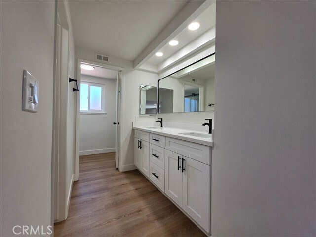 Building Photo - 8831 Sailport Dr