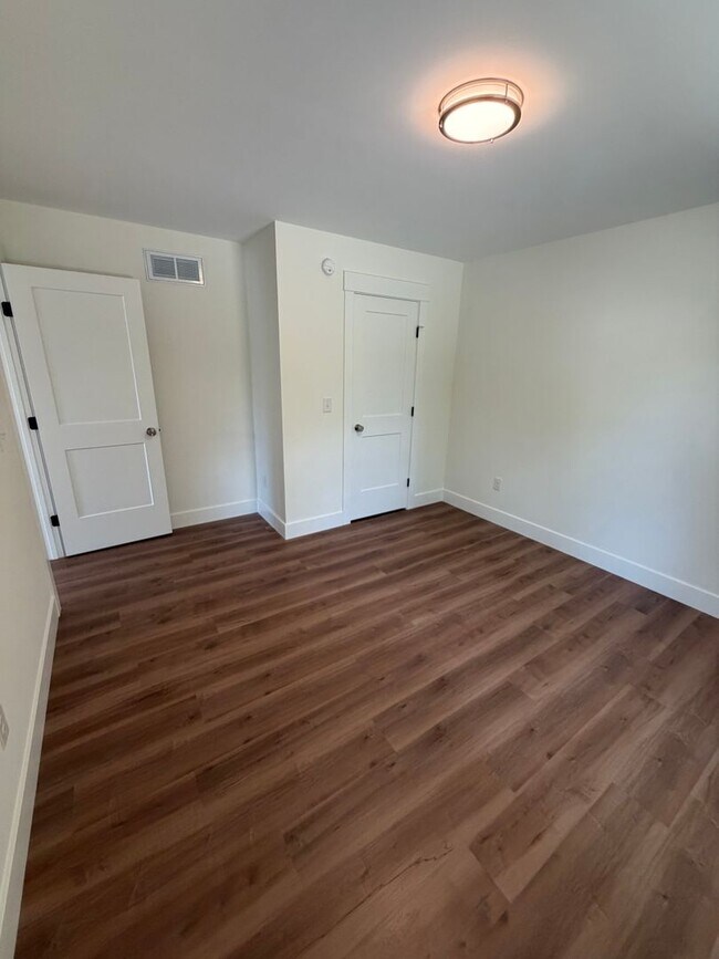 Building Photo - 221 Strawberry Alley