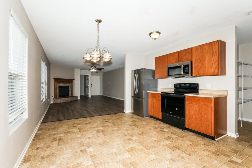 Building Photo - 8039 Bach Dr