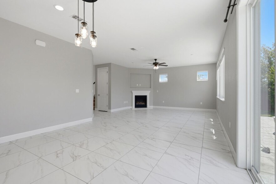 Building Photo - 453 Diamond Peak Ln