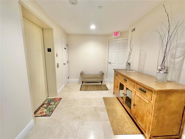 Building Photo - 15 Somerset St