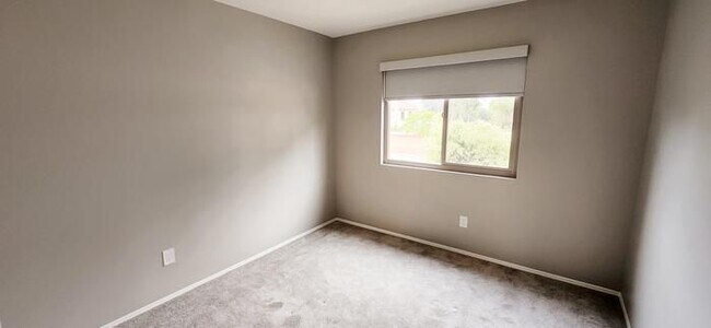 Building Photo - 6863 Alderwood Dr