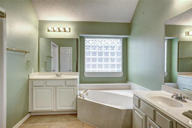 Building Photo - 2120 Los Rios Blvd