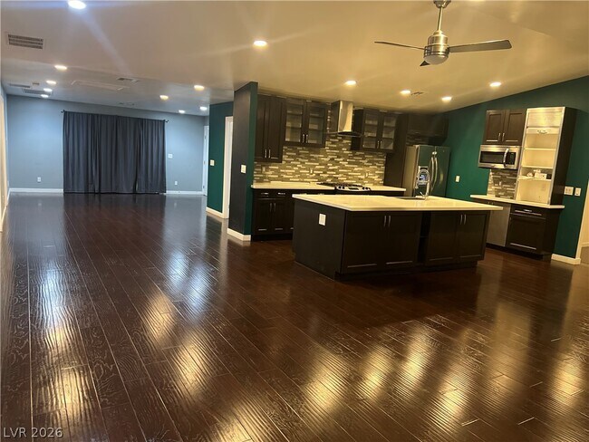 Building Photo - 811 E Oakey Blvd