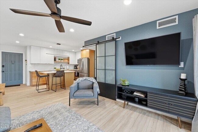 Building Photo - 8649 E Royal Palm Rd