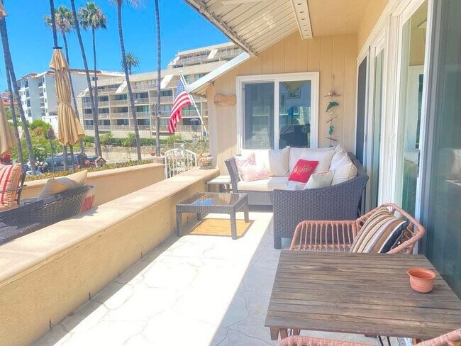 Building Photo - 501 Avenida Del Mar