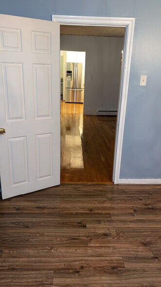 Building Photo - 3 Autumn St