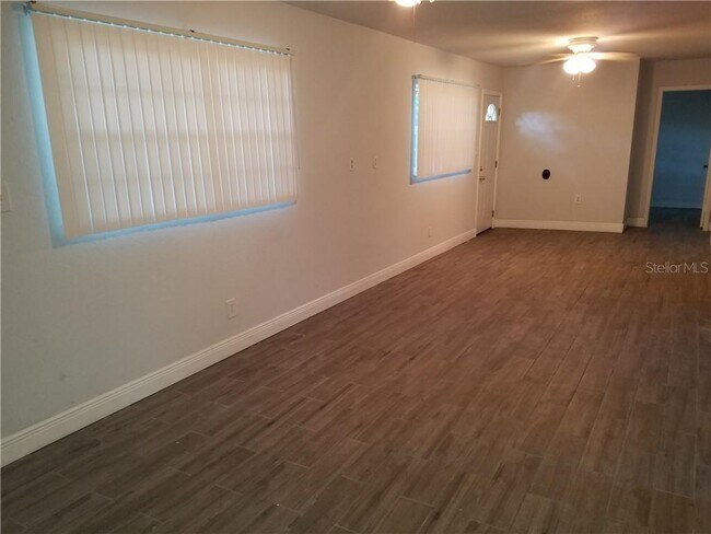 Building Photo - 1601 E Mulberry Dr