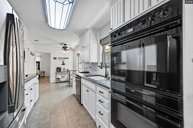 Building Photo - 2707 Edinboro Dr