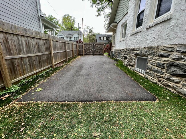 Building Photo - Gorgeous 3-Bedroom Home in Narberth! Avail...
