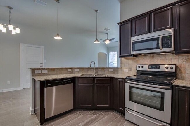 Building Photo - 1011 Skyview Ct