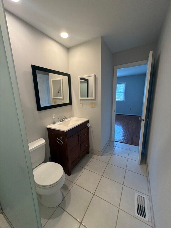 Building Photo - 2 bed 2.5 bath walk out finished basement