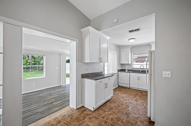 Building Photo - 1411 Thistledown Dr