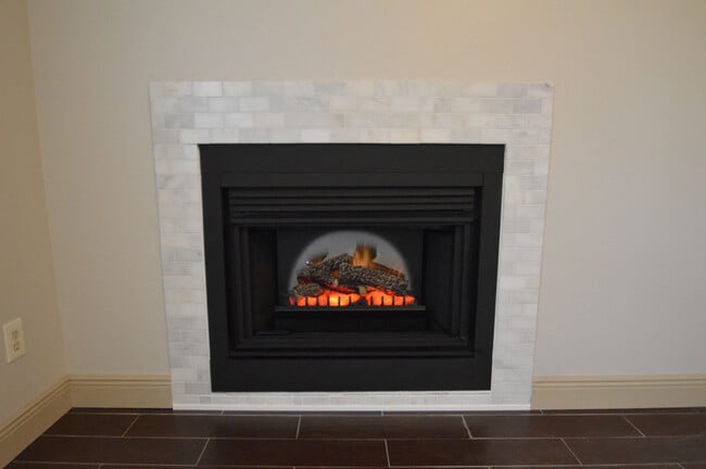 Building Photo - Remodeled One-Story Townhome EXCELLENT Location