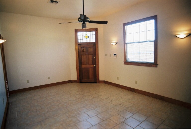 Living room towards front door - 2039 Valence St