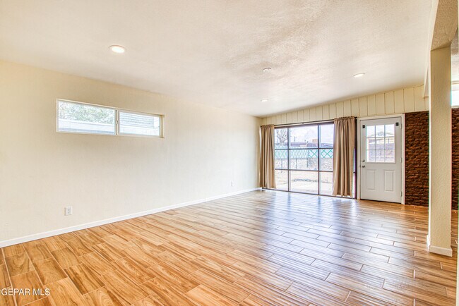 Building Photo - 8818 Mt Elbert Dr