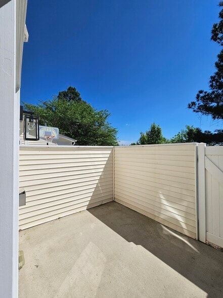 Building Photo - 5817 Fox Point Cir