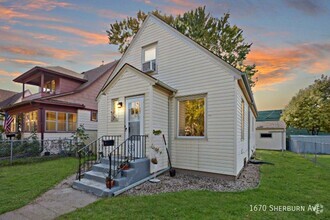 Building Photo - 3br 1ba 2cg ~ Security Deposit Free Altern...