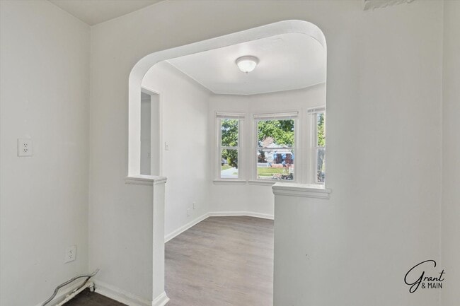 Building Photo - $1250 3 bedroom bungalow
