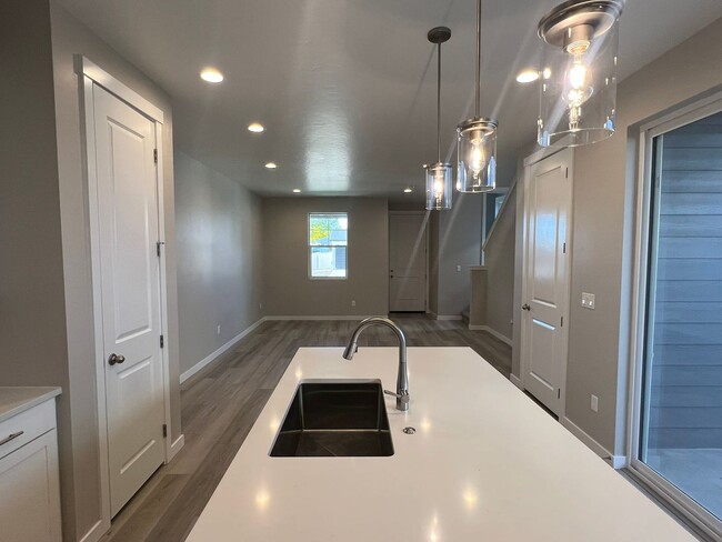 Building Photo - Brand new 3 bed 2.5 bath townhome in Stars...