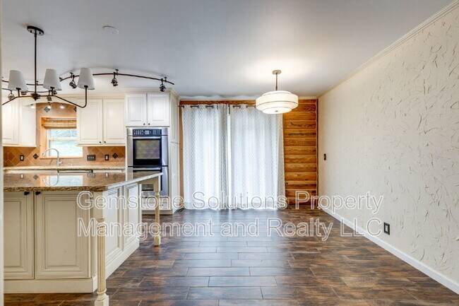 Building Photo - 6738 Quiet Ln