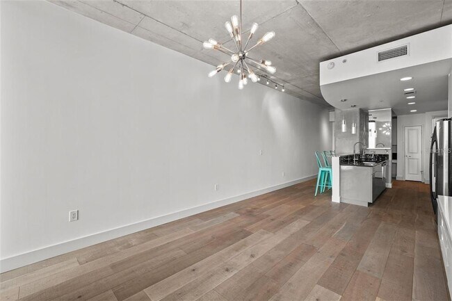 Building Photo - 777 N Ashley Dr
