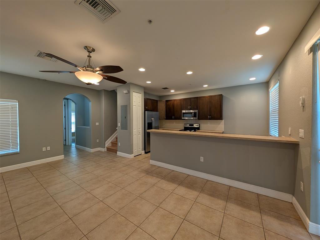 Building Photo - 2851 W Prospect Rd