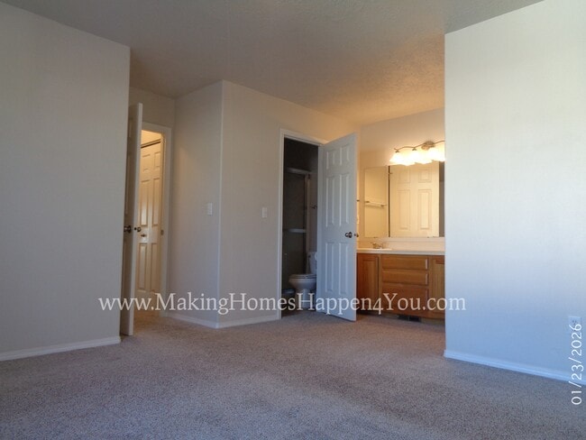 Building Photo - 7475 Parkplace Dr NE