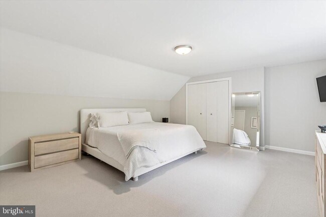 Building Photo - 903 Sulgrave Ln