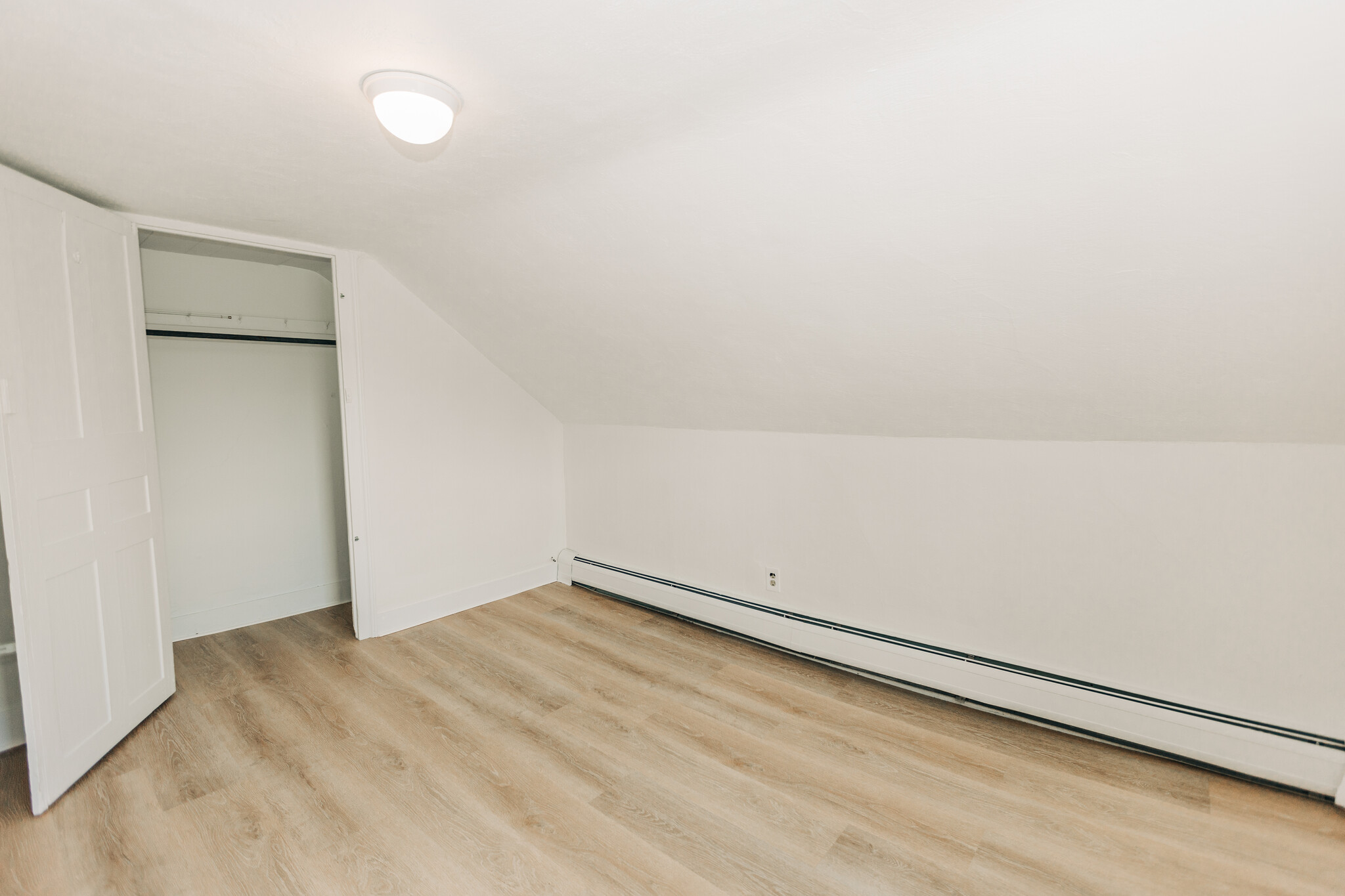 bedrrom - 31 Catherine St