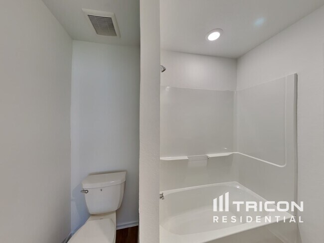 Building Photo - 3009 Twisted Myrtle Dr