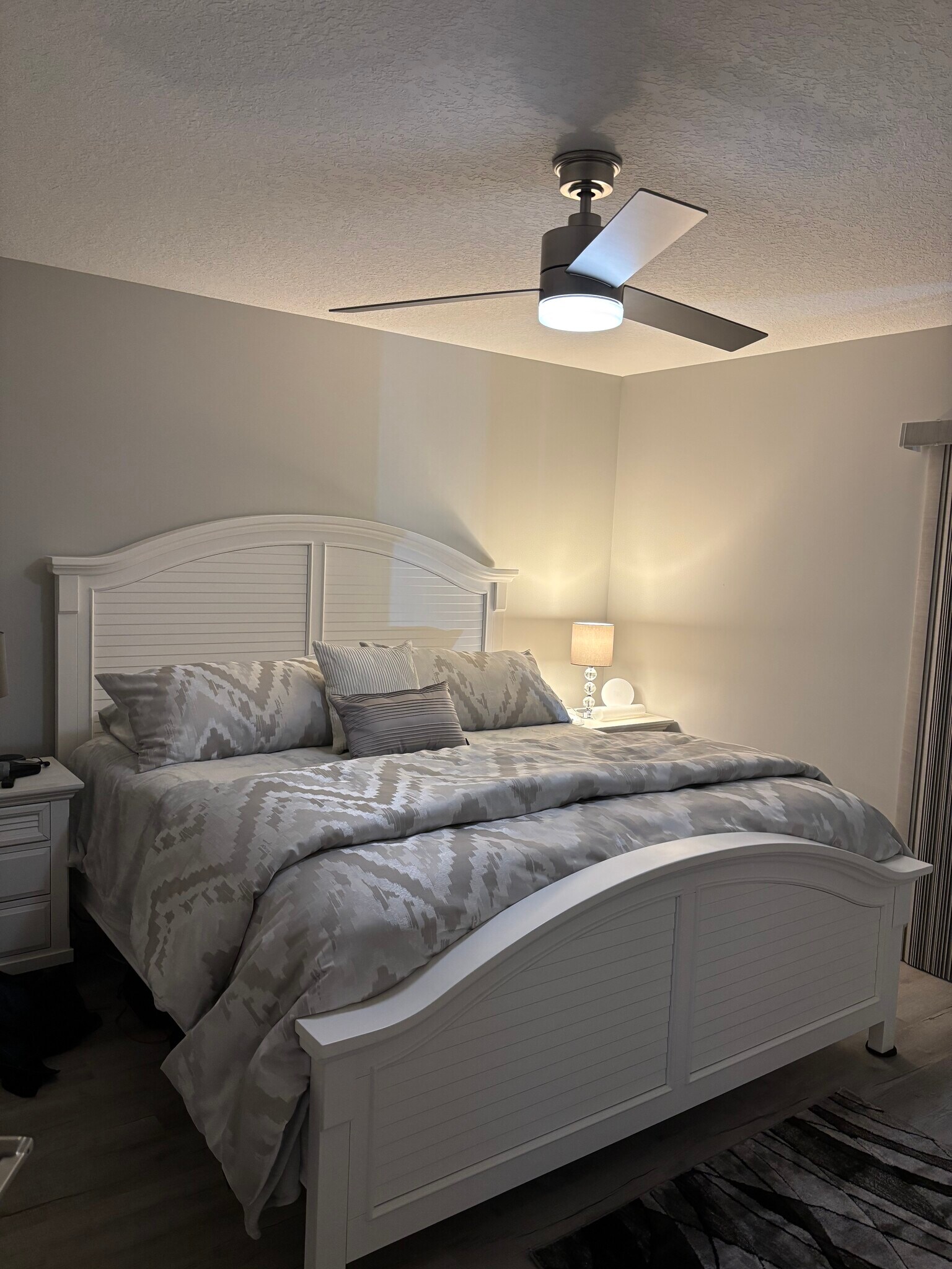 Master Bedroom King Size Bed with hybrid memory foam mattress - 10 Vista Palm Ln