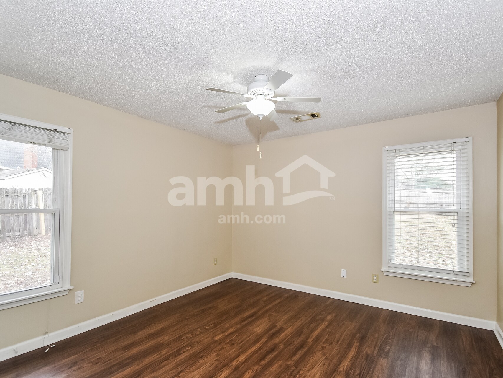 Building Photo - 1926 Bohemia Dr