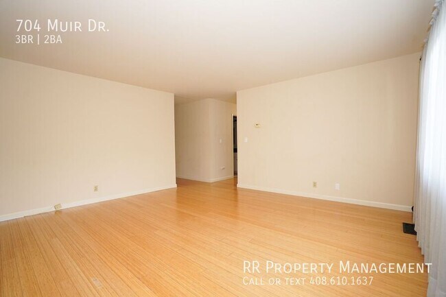 Building Photo - 704 Muir Dr