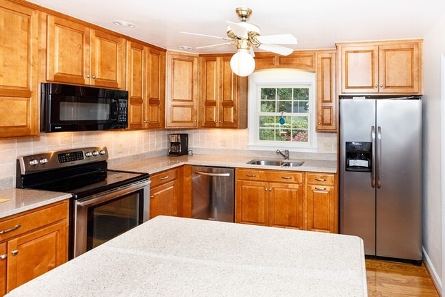 Building Photo - 3617 Hermitage Dr