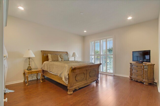 Building Photo - 1168 S Community Dr