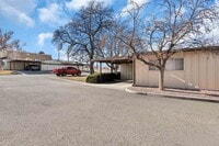 Building Photo - Spacious 2 Bed, 1.5 Bath Townhome Near CMU