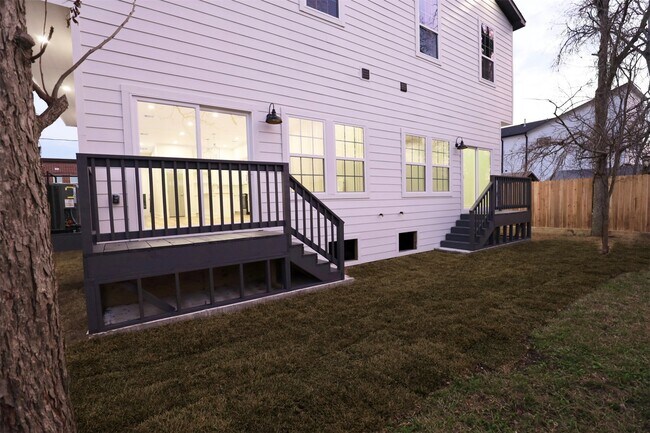 Building Photo - 421 E 41st St