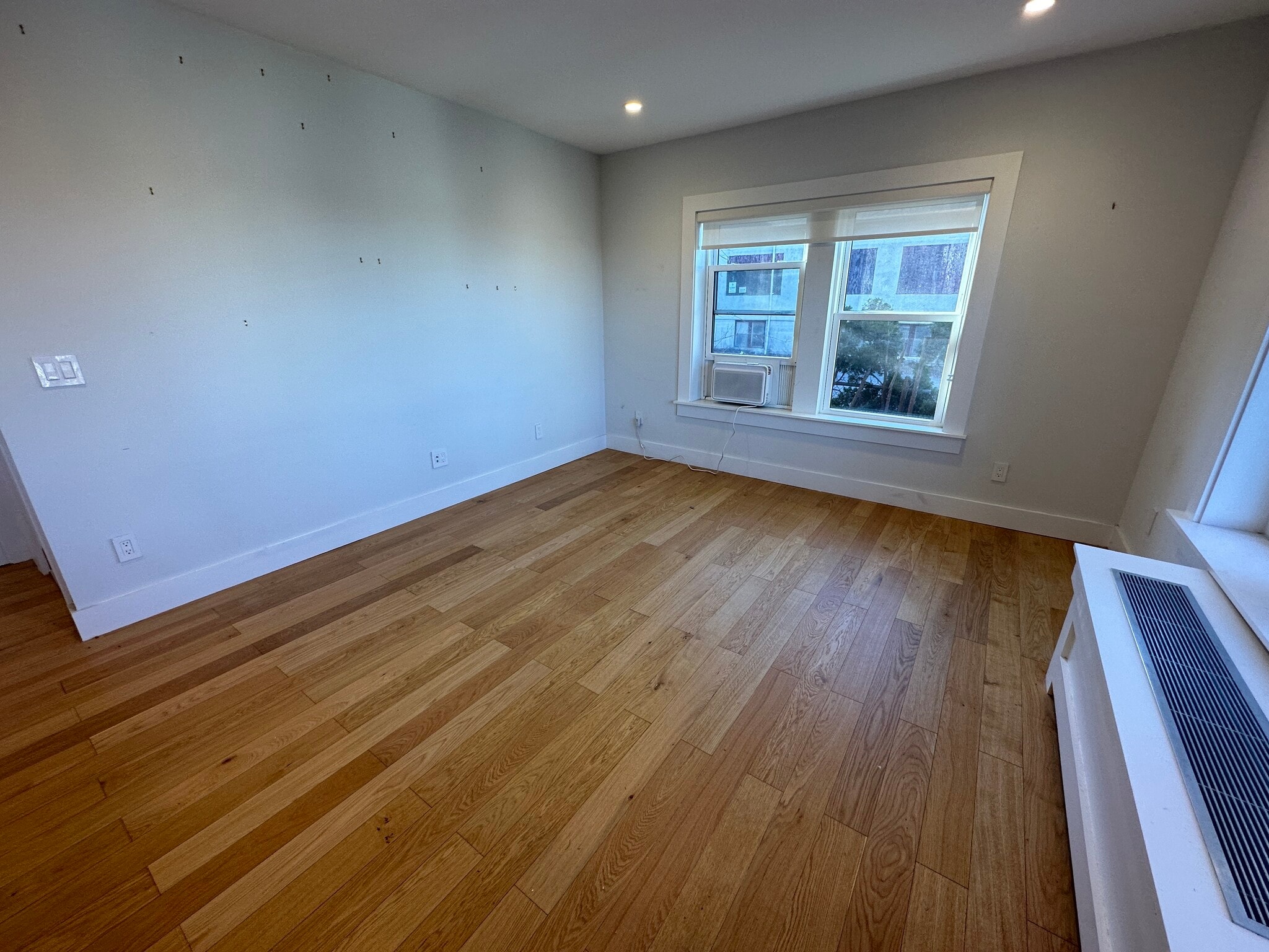 Building Photo - 36 Madison St