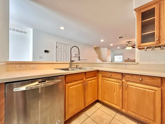 Building Photo - Charming 2-bedroom, 2.5-bathroom home at The Arbors at Riverside