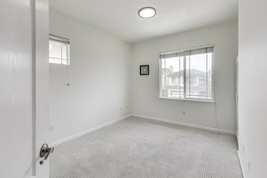 Building Photo - 7 Cymbidium Cir