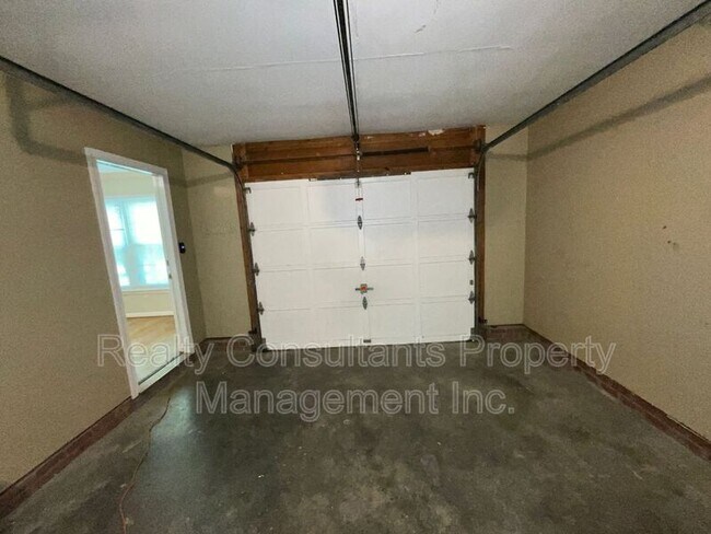 Building Photo - 6609 Poplar Grove Trail