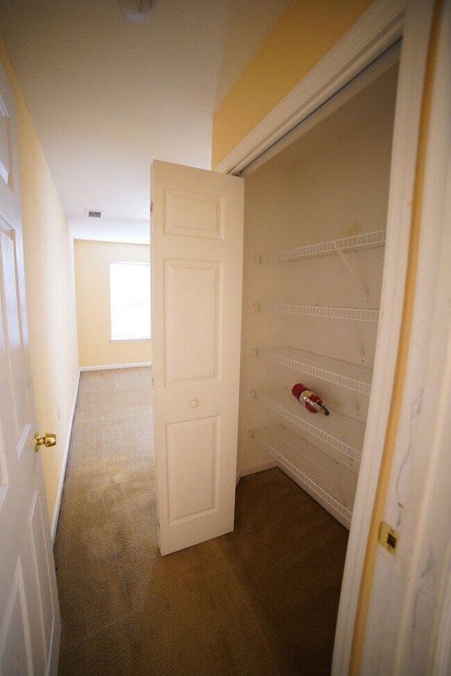 Building Photo - 2 Bd / 2 Ba with LOFT in Savannah Crossing!