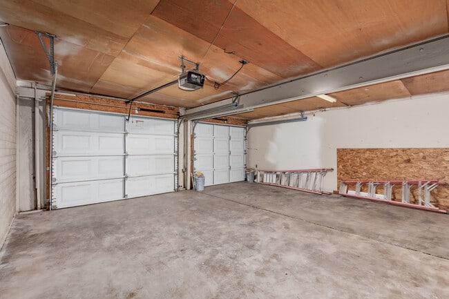 Building Photo - 2823 W Keim Dr